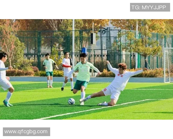 成都足球队默契配合揭秘:如何在赛场上展现团队精神与战术智慧 成都足球队默契配合揭秘:如何在赛场上展现团队精神与战术智慧